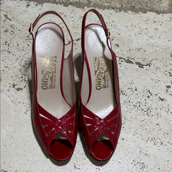 Ferragamo Sirop Nappa Calf Sling Back Peep Toe Heels Red size 9.5 AAAA